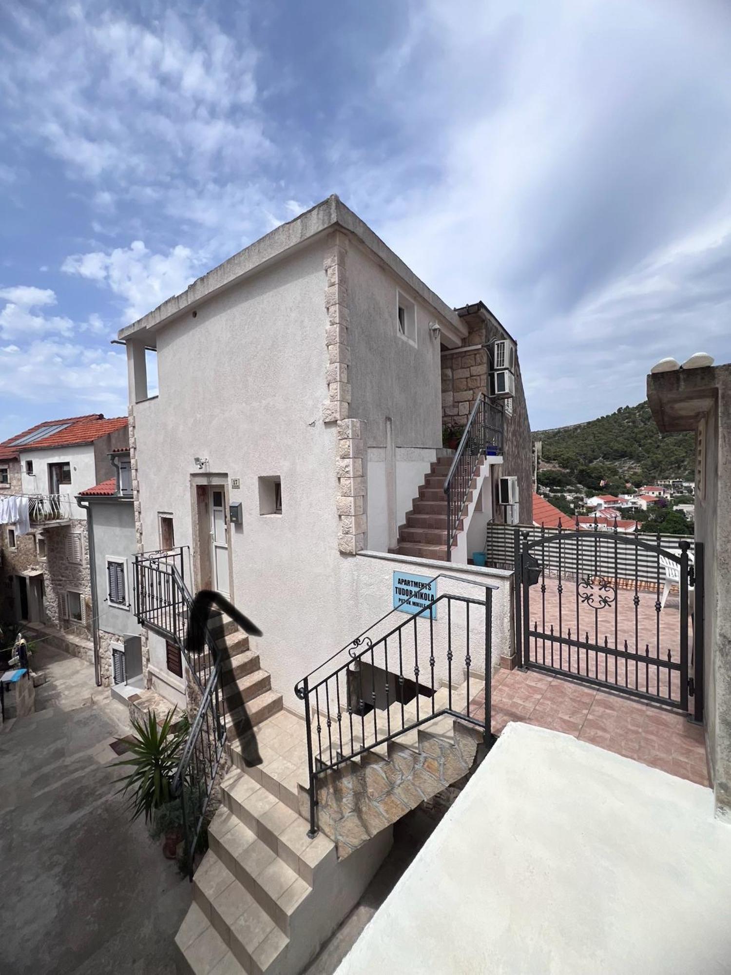 Apartments Tudor Nikola Hvar Town Exterior photo